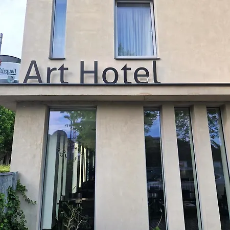 Отель Art 4*